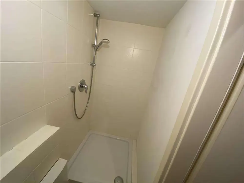Stilvoll möbliertes 1-Zimmer, ideal für Singles