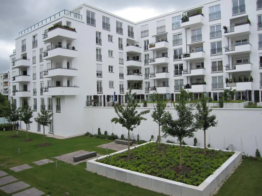 helle moderne 2-Zi. Wohnung mit großer Terrasse, EBK und Wallbox