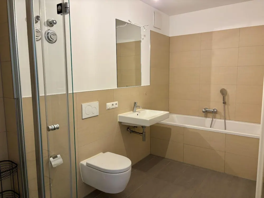 2-Zimmer-Neubauwohnung mit großem Balkon in Berlin-Neukölln