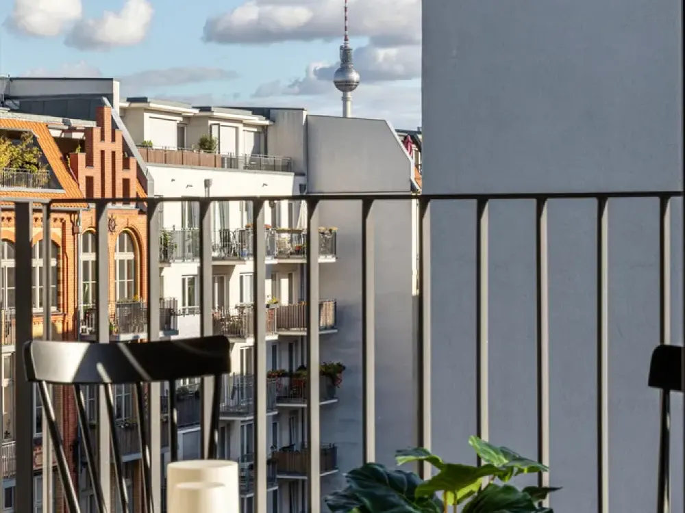 Stilvolles, möbliertes Wohnen mit Blick zum Fernsehturm