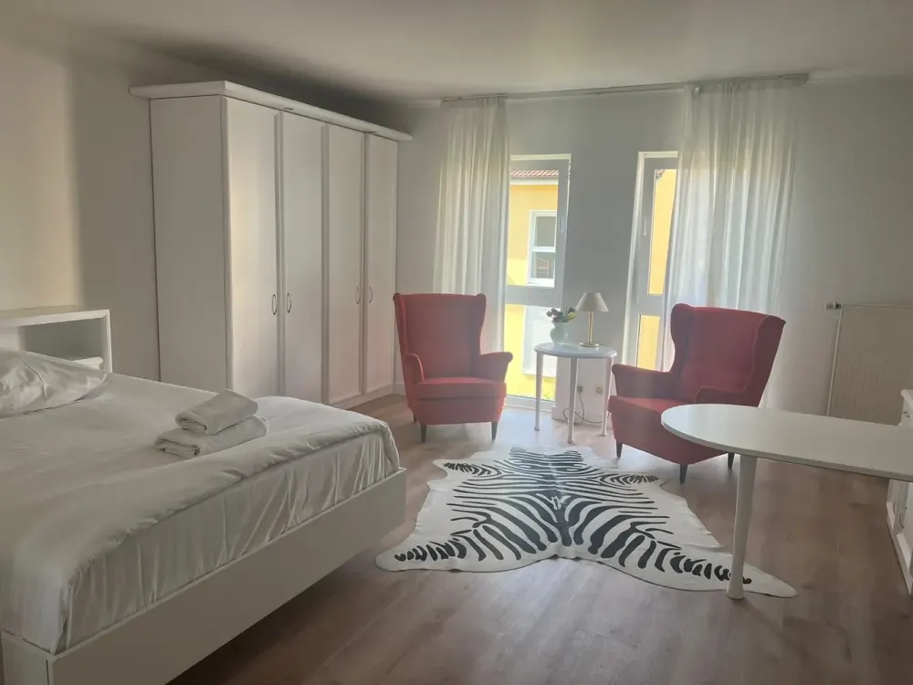 Furnished Apartment for 2 | All-Inclusive Rent incl. Electricity & Internet | U6 to Frankfurt