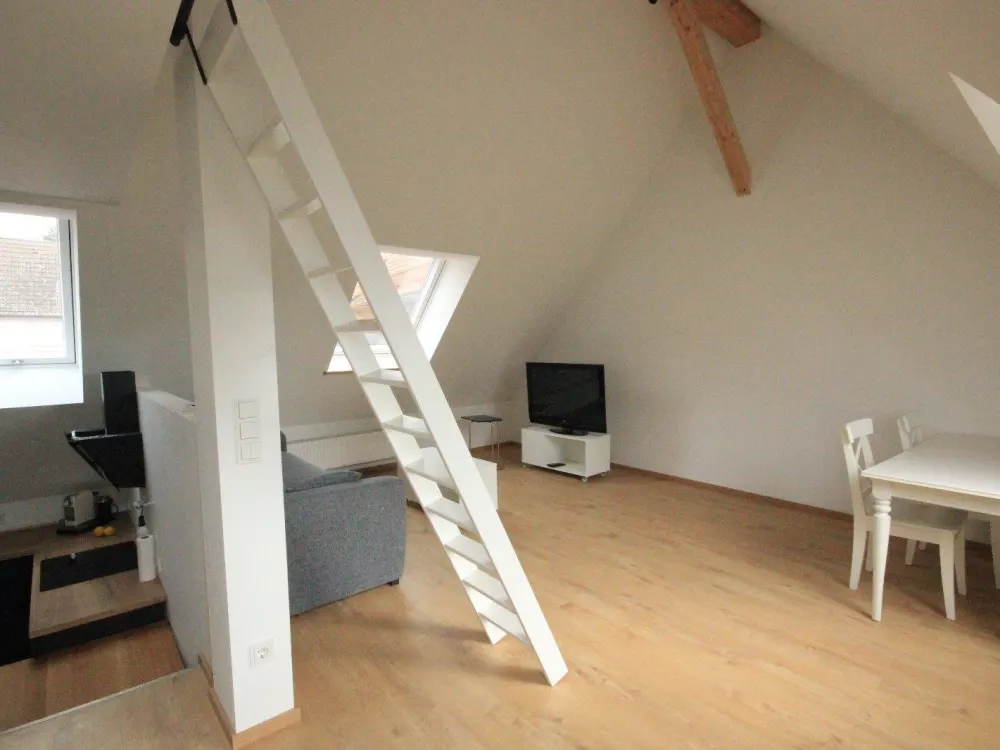 Haus im Haus! Wohnung auf 3 Ebenen im Herzen Bergen Enkheims