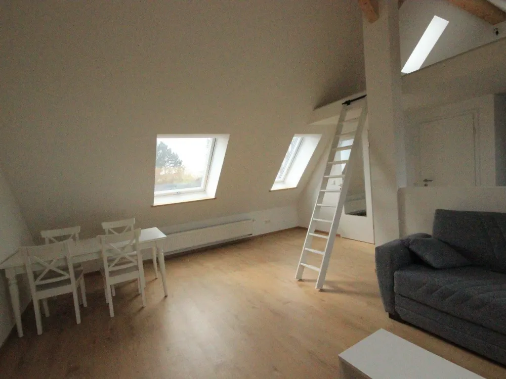 Haus im Haus! Wohnung auf 3 Ebenen im Herzen Bergen Enkheims