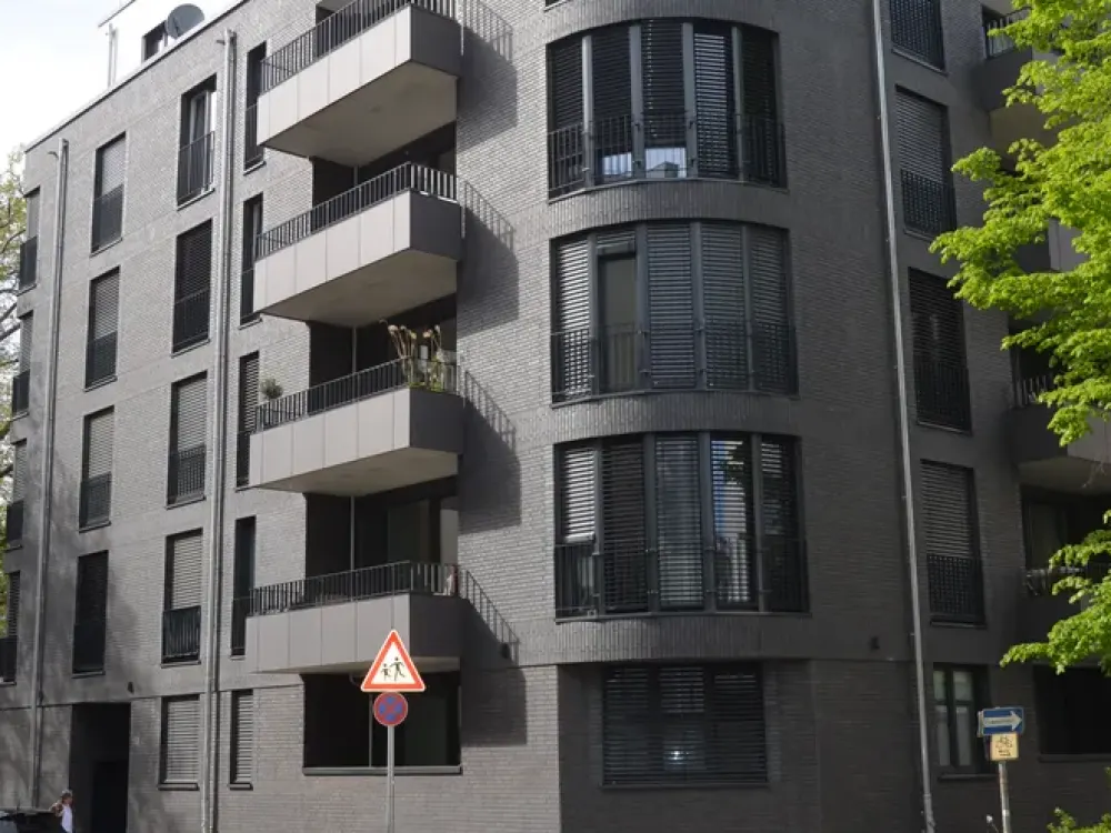 Top geschnittene 3-Zi -Komfort-Whg. mit Balkon, EBK u. TG !