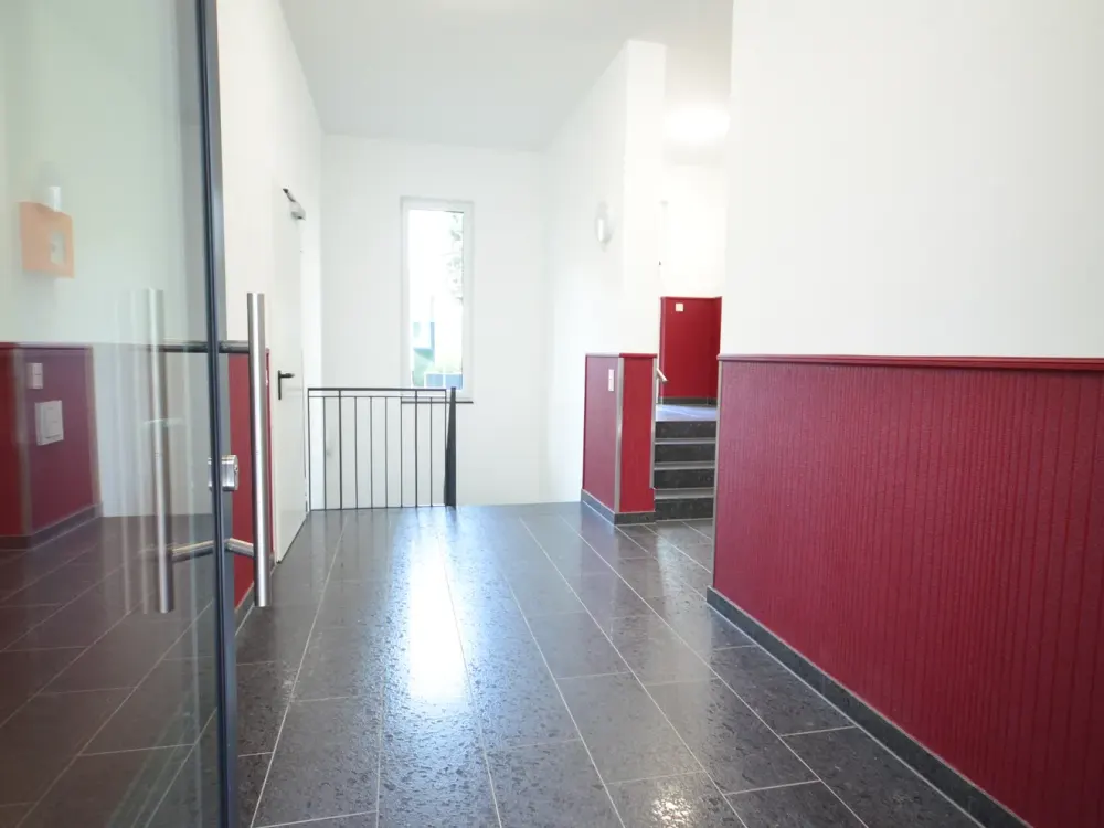 Top geschnittene 3-Zi -Komfort-Whg. mit Balkon, EBK u. TG !