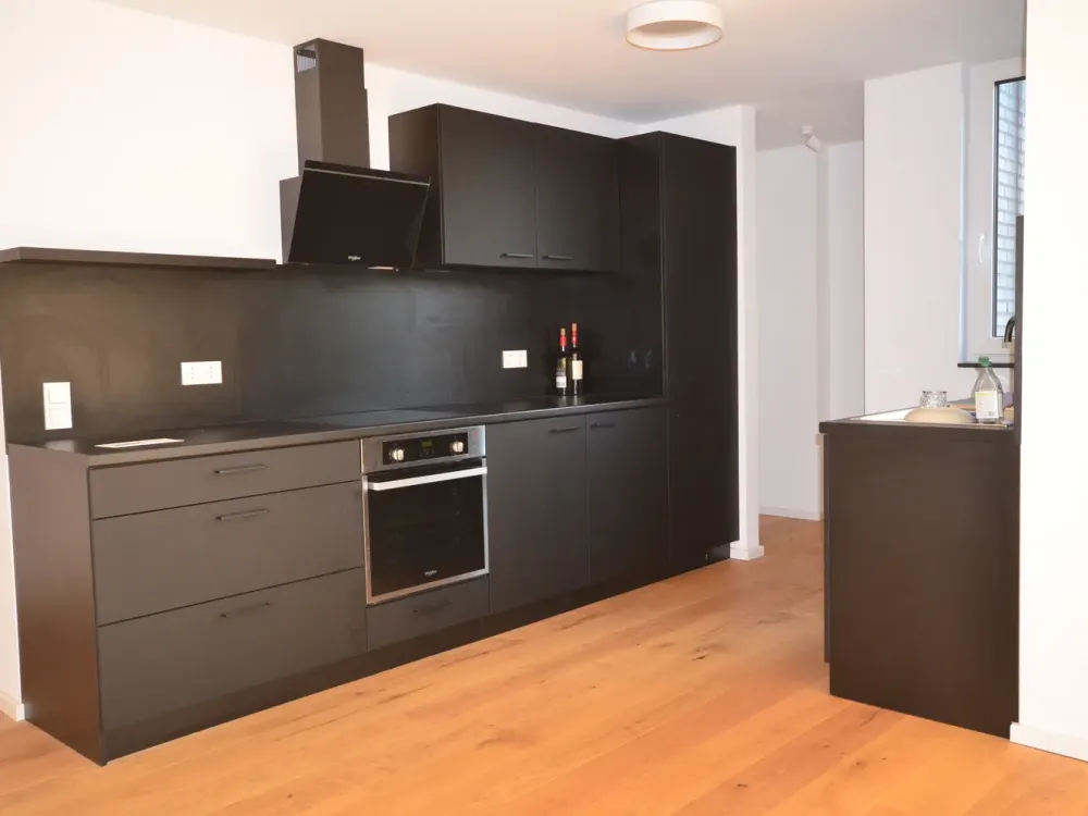 Top geschnittene 3-Zi -Komfort-Whg. mit Balkon, EBK u. TG !