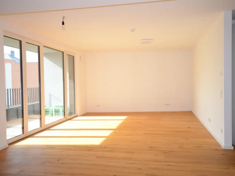 Top geschnittene 3-Zi -Komfort-Whg. mit Balkon, EBK u. TG !