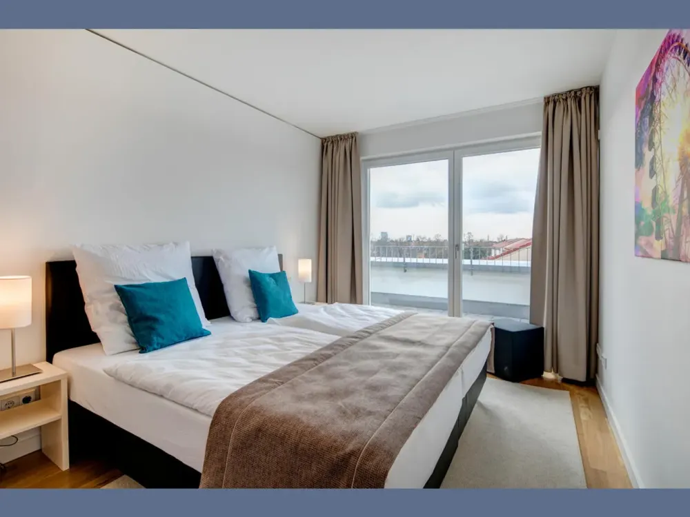 Möbliert: Familienwohnung mit herrlicher Dachterrasse