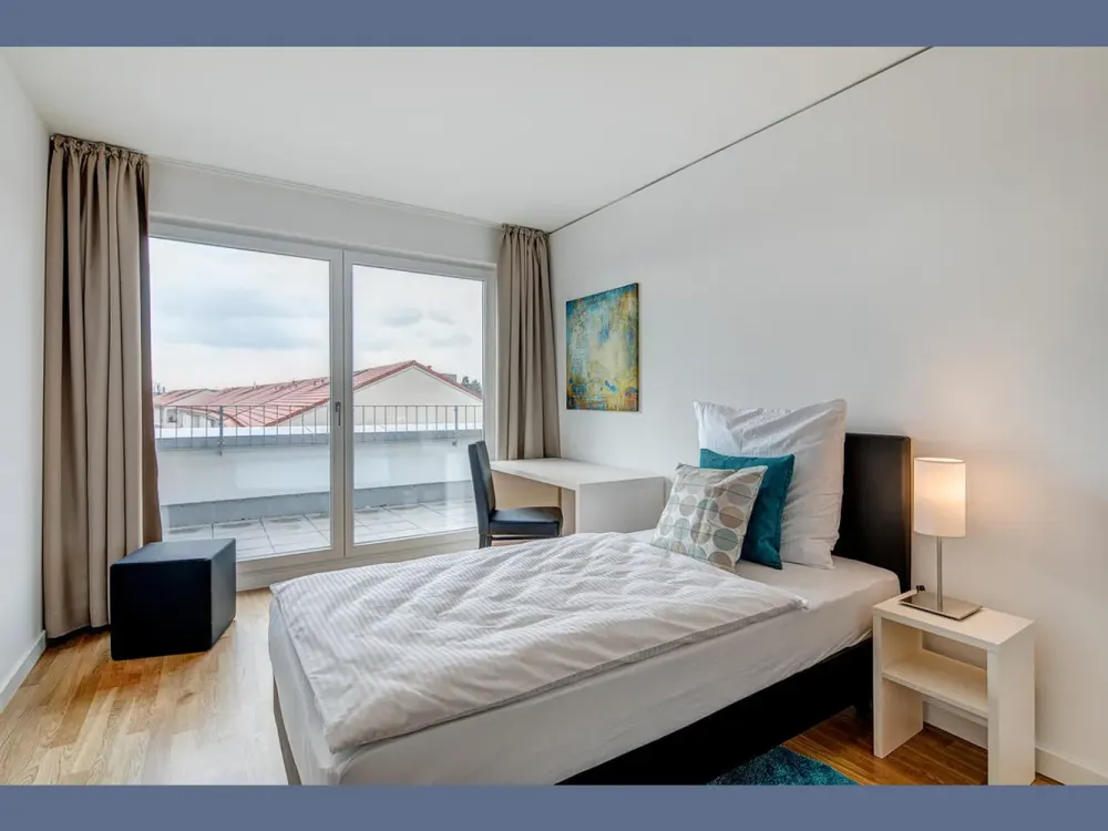 Möbliert: Familienwohnung mit herrlicher Dachterrasse