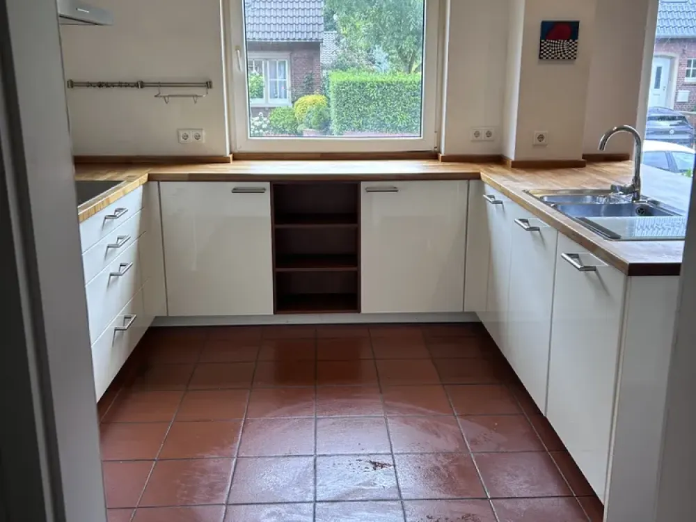 Spacious 2-Room Apartment with Terrace