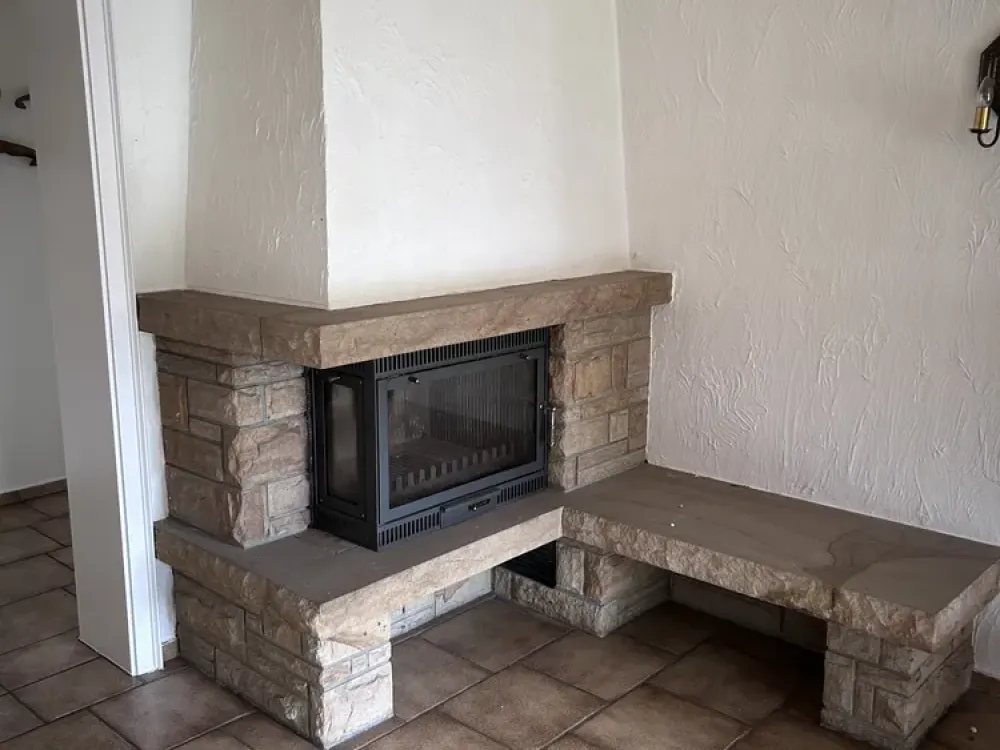 Spacious 2-Room Apartment with Terrace