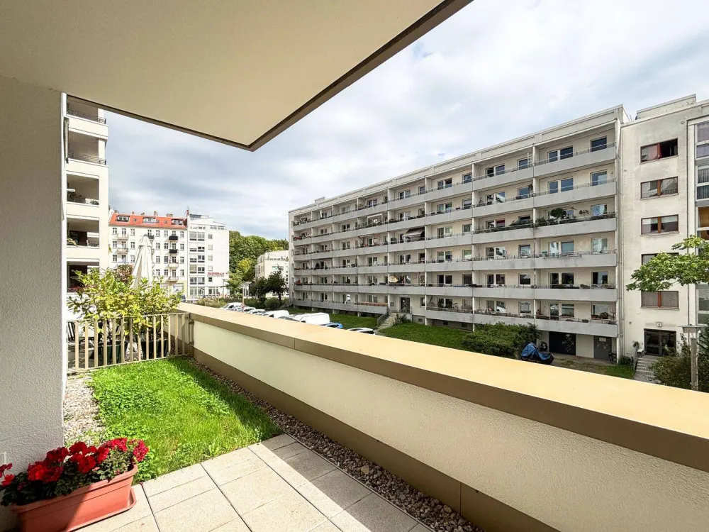 Pandion Berlin: Furnished Living with Spacious Sun Terrace in Prime Location