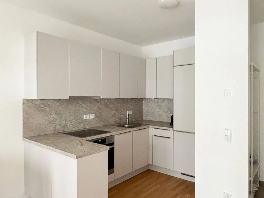 Pandion Berlin: Furnished Living with Spacious Sun Terrace in Prime Location