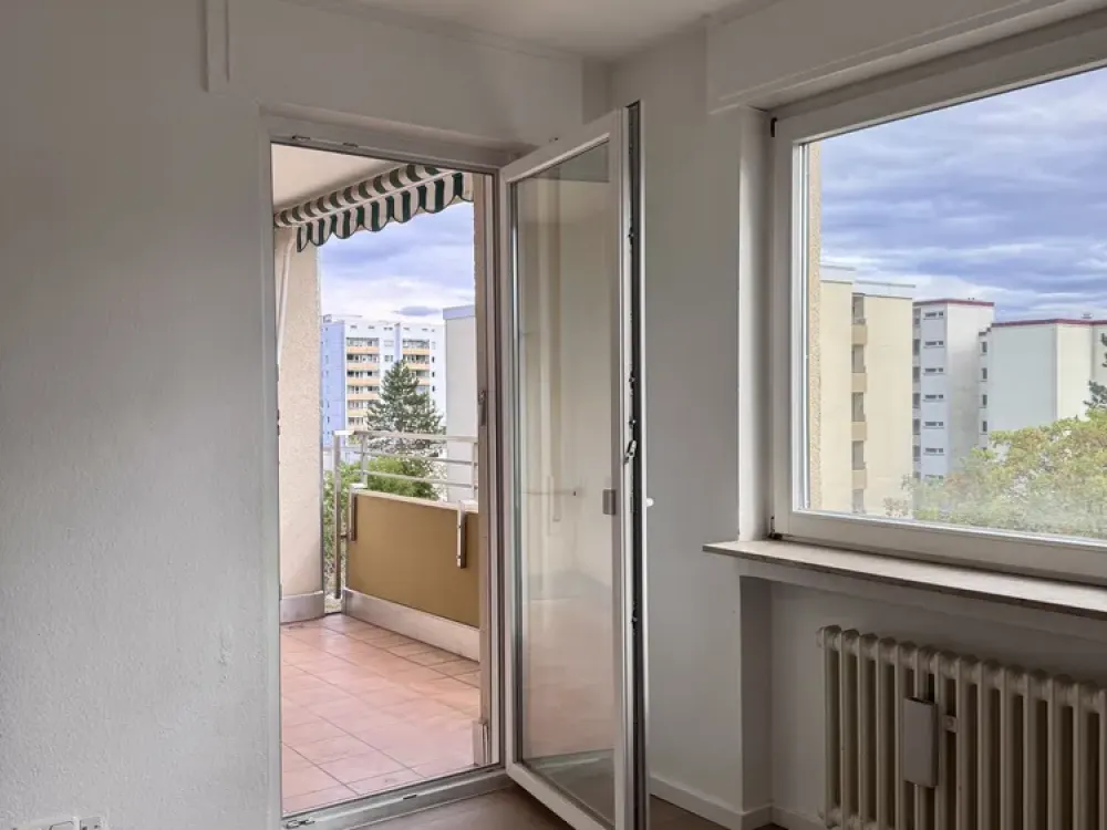 Praktisch geschnittene 2,5-Zimmerwohnung mit Süd-Loggia im Rosengärtchen | nahe U-Bahn-Station