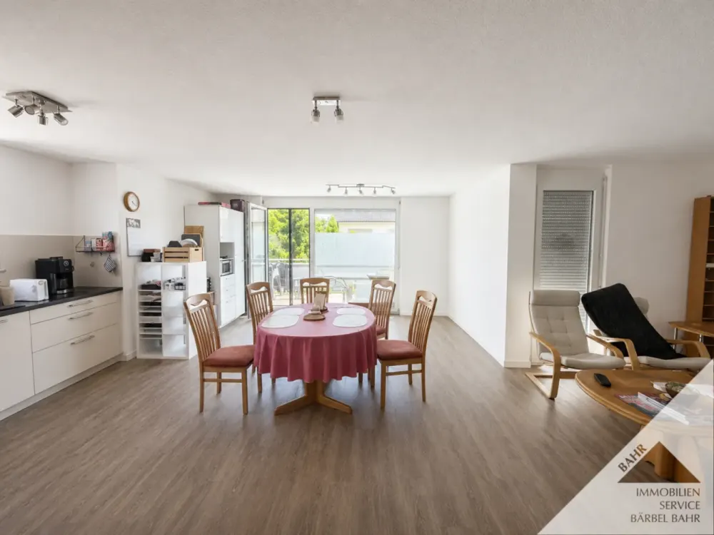 Großzügige 4-Zimmer-Wohnung mit Balkon & Wohlfühlcharakter!