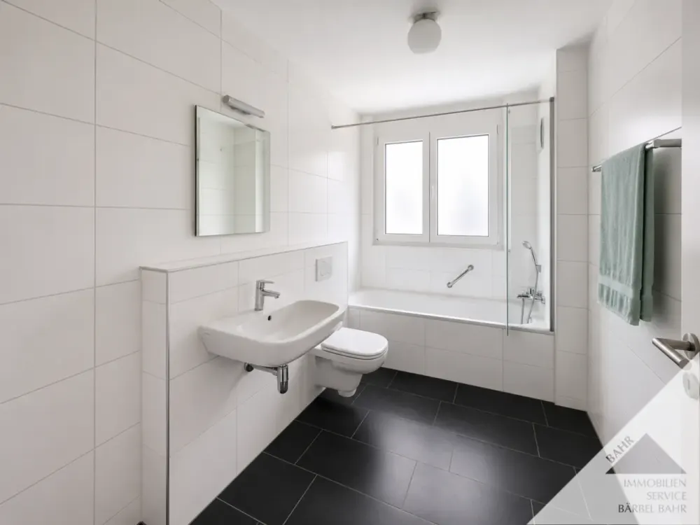Großzügige 4-Zimmer-Wohnung mit Balkon & Wohlfühlcharakter!