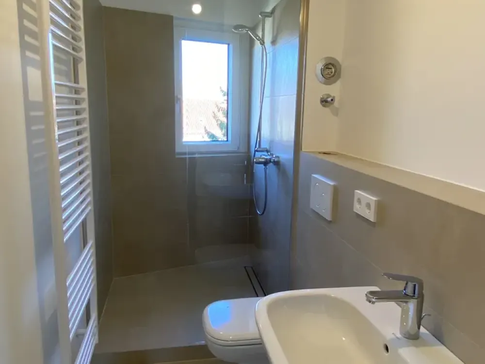 TOP Renovierte & sehr helle 3 Zi Wohnung / Erstbezug