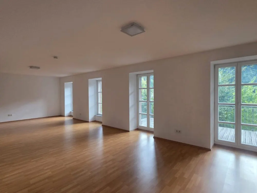 Große 4 ZKB Wohnung mit Balkon und Garage in sehr ruhiger Lage