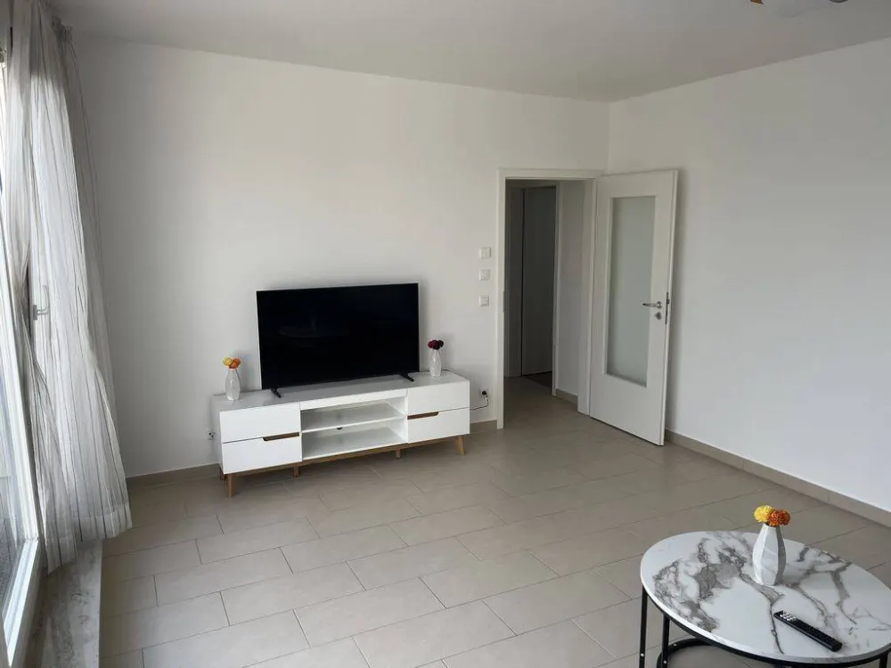 Messestadt Riem: Vollmöblierte 2-Zi-Whg. mit großer Süd-Terrasse und TG in ruhiger Lage.