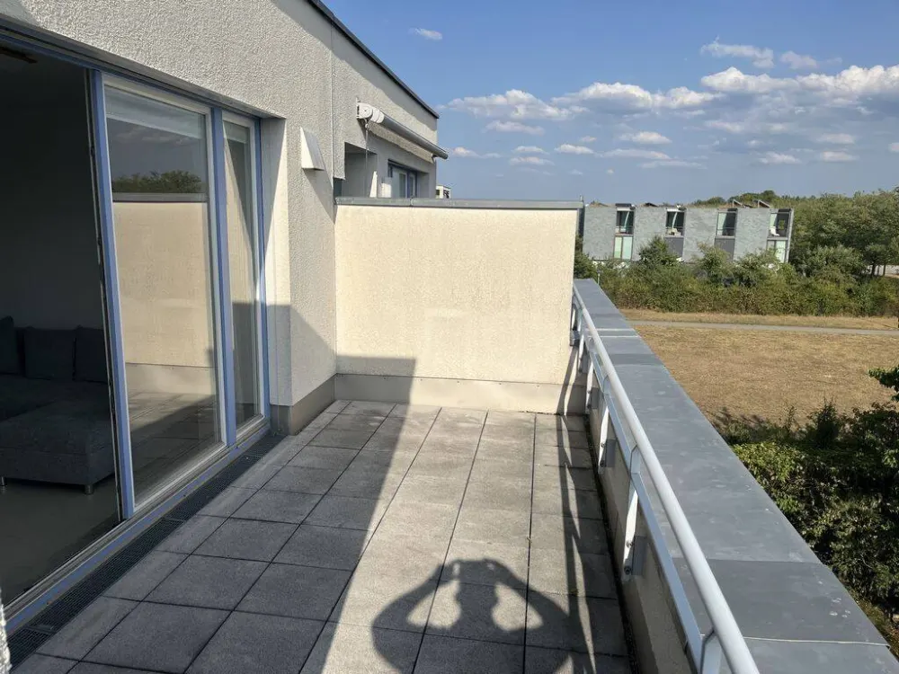 Messestadt Riem: Vollmöblierte 2-Zi-Whg. mit großer Süd-Terrasse und TG in ruhiger Lage.