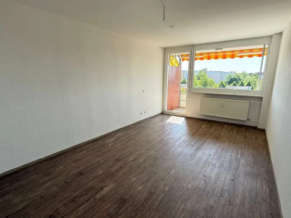 Shared Apartment Dream Above the Roofs of Leipzig: 120 m² Maisonette with Roof Terrace & Panoramic View