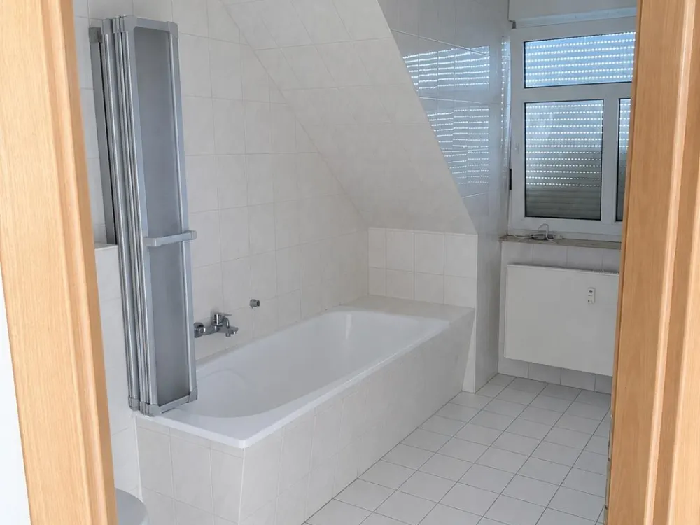 2-Zimmer-Dachgeschosswohnung mit Balkon in Brandis, renoviert, fr