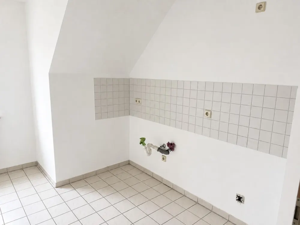 2-Zimmer-Dachgeschosswohnung mit Balkon in Brandis, renoviert, fr