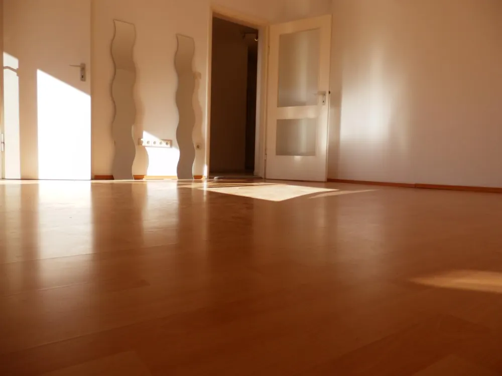 Vermiete Sonnige Wohnung mit Küche,und sehr großen Balkon