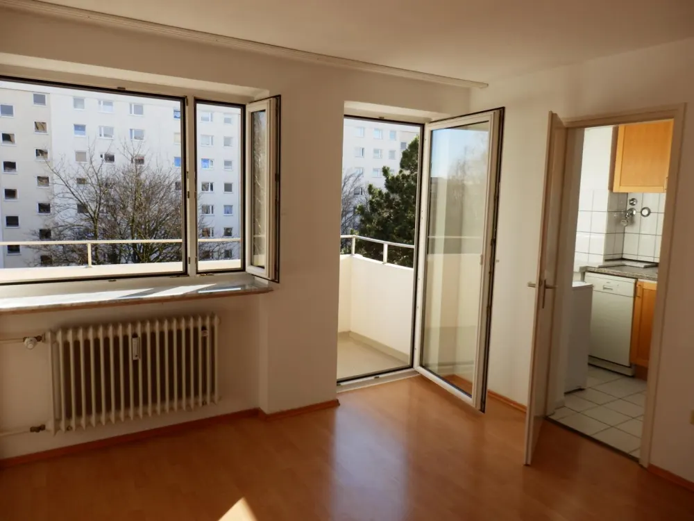 Vermiete Sonnige Wohnung mit Küche,und sehr großen Balkon