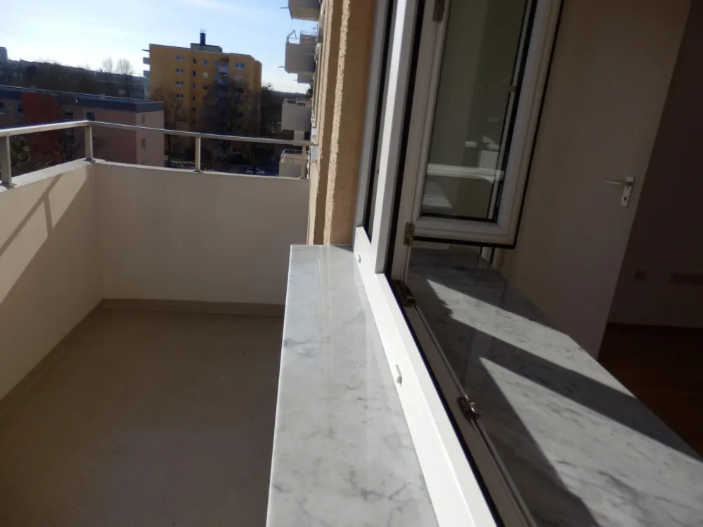 Vermiete Sonnige Wohnung mit Küche,und sehr großen Balkon