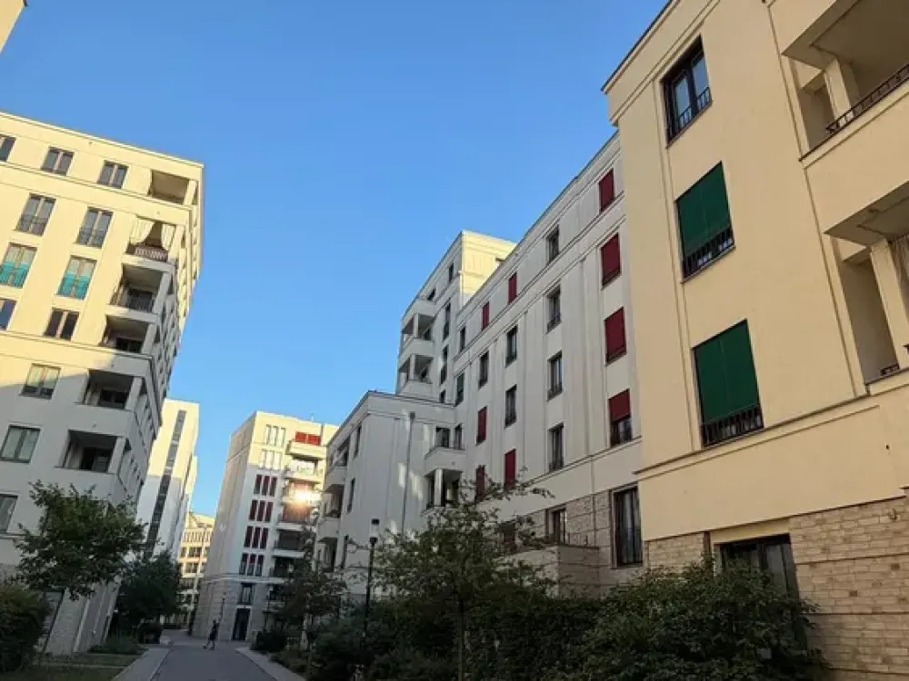 Exklusiv möblierte 2-Zimmer-Wohnung mit Balkon in Top-Lage Berlin-Mitte/Kreuzberg