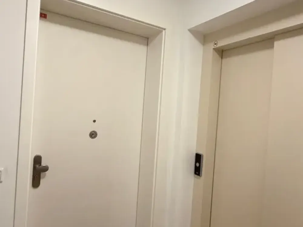 Exklusiv möblierte 2-Zimmer-Wohnung mit Balkon in Top-Lage Berlin-Mitte/Kreuzberg