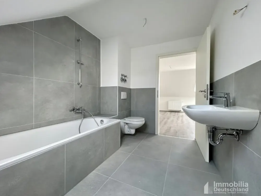 Erstbezug: Moderne 2-Zimmer-Dachgeschosswohnung mit offener Küche