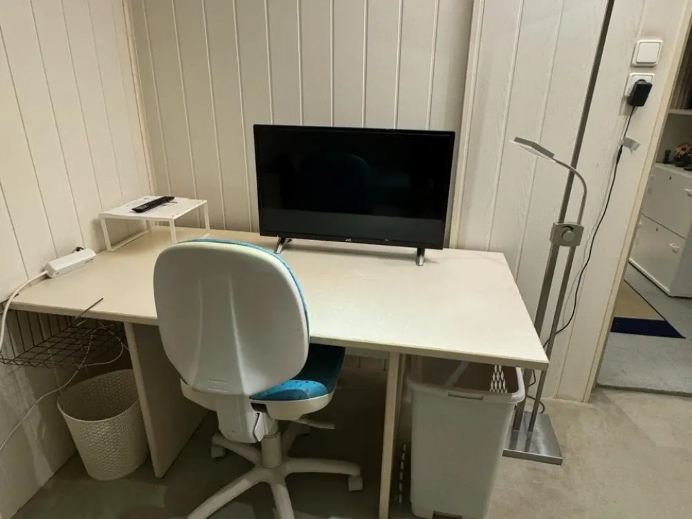 WG Zimmer 20qm, Souterrain, geräumig, 3m Schrank, sehr ruhig,
