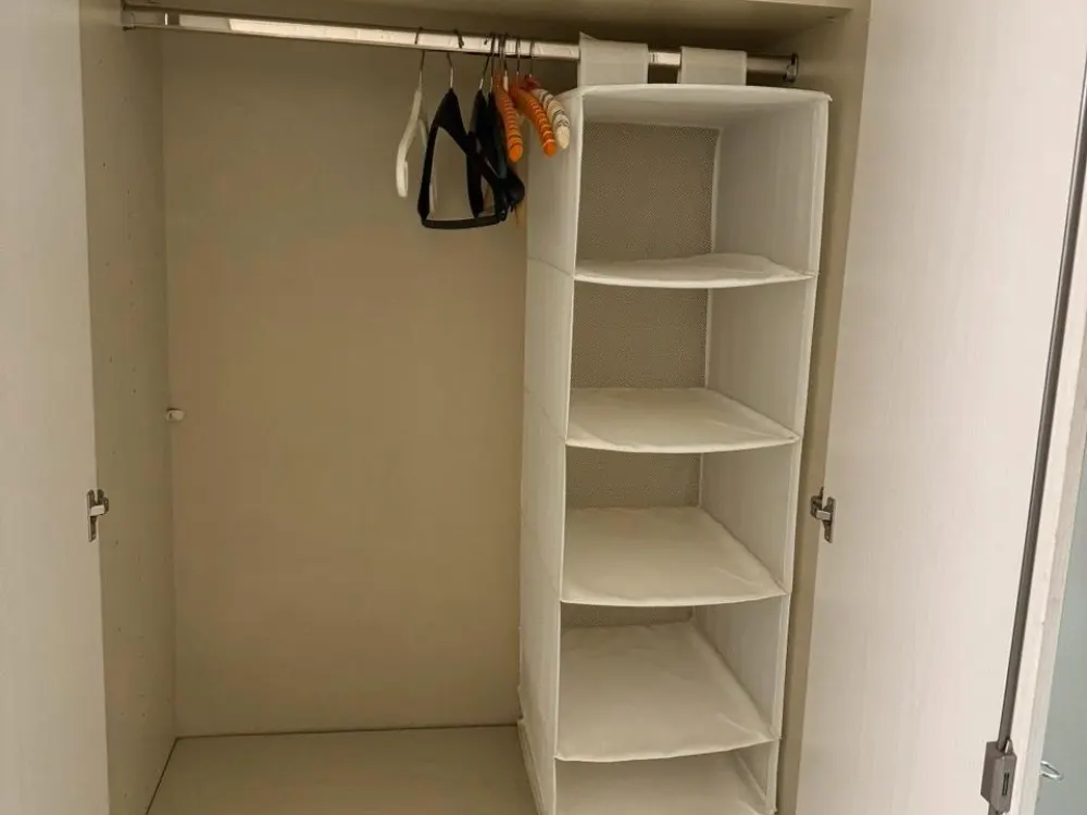 WG Zimmer 20qm, Souterrain, geräumig, 3m Schrank, sehr ruhig,