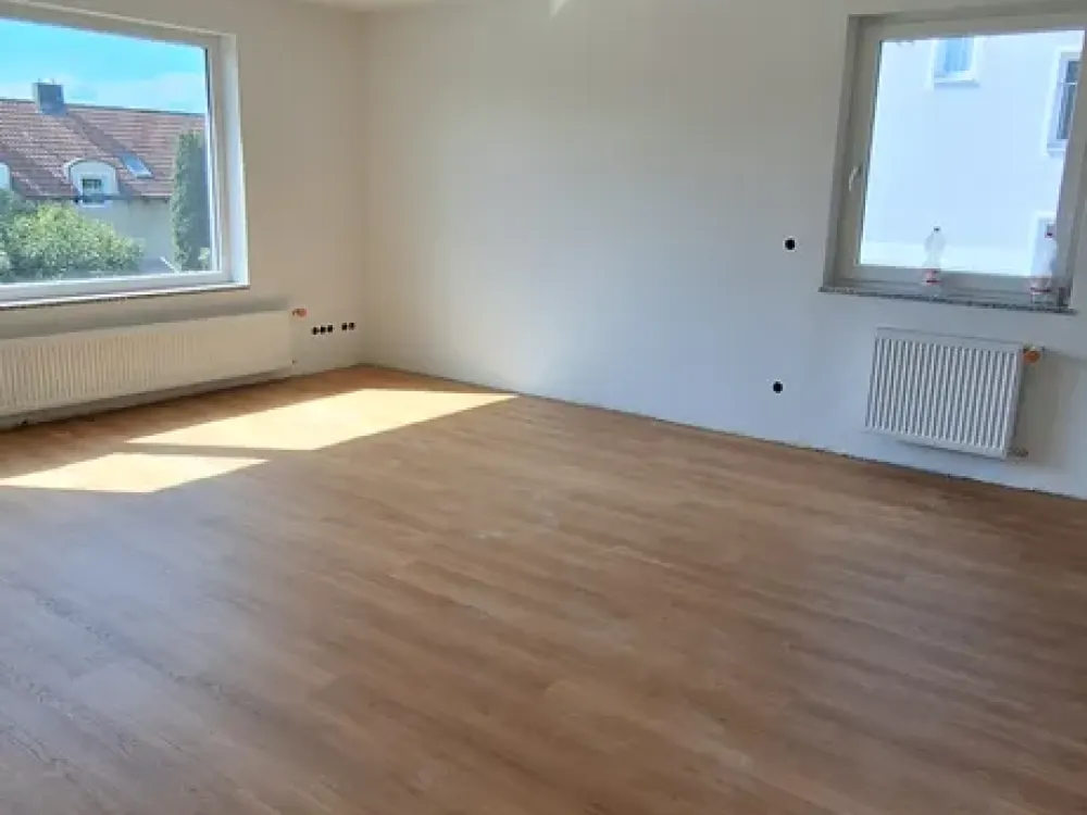 Kernsanierte 3,5-Zimmer-Wohnung mit Balkon, Garage und Gemeinschaftsgarten in ruhiger Lage