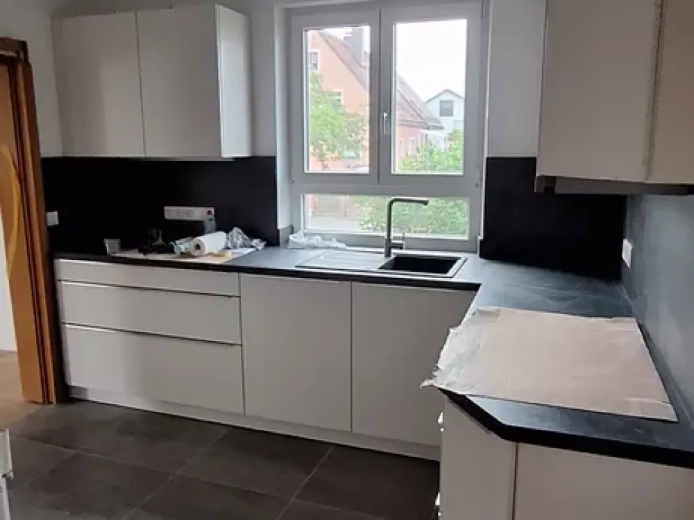Kernsanierte 3,5-Zimmer-Wohnung mit Balkon, Garage und Gemeinschaftsgarten in ruhiger Lage