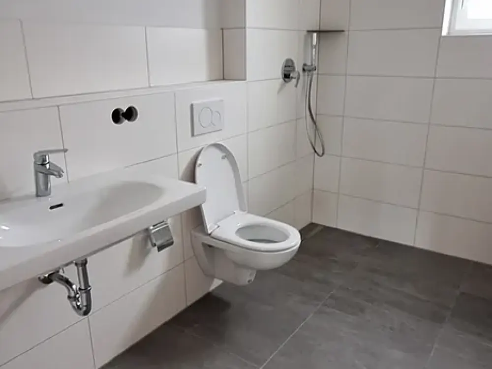 Kernsanierte 3,5-Zimmer-Wohnung mit Balkon, Garage und Gemeinschaftsgarten in ruhiger Lage