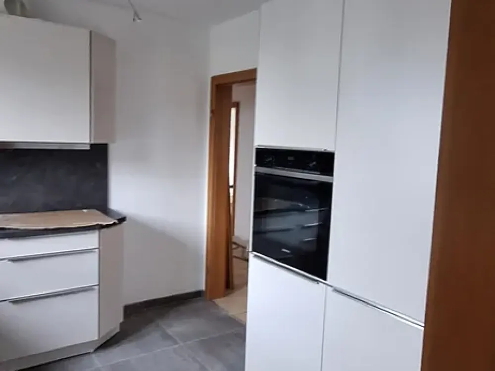 Kernsanierte 3,5-Zimmer-Wohnung mit Balkon, Garage und Gemeinschaftsgarten in ruhiger Lage