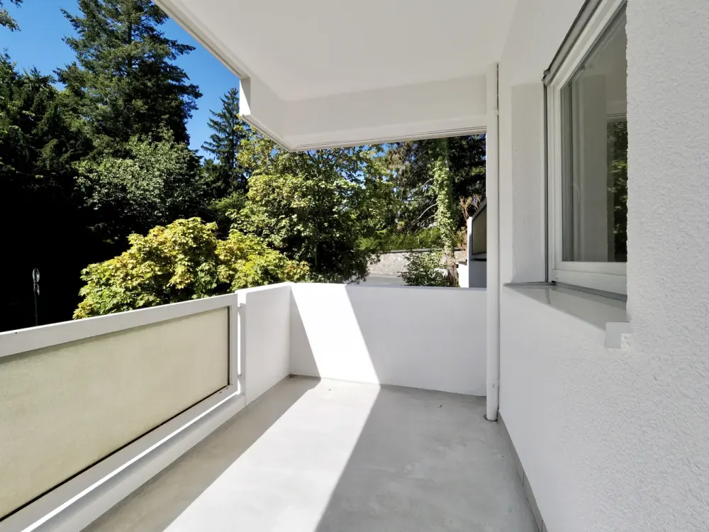Frisch renovierte gemütliche und helle zwei Zimmerwohnung mit großem Balkon sucht passende Mieter