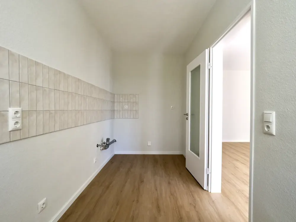 Frisch renovierte gemütliche und helle zwei Zimmerwohnung mit großem Balkon sucht passende Mieter