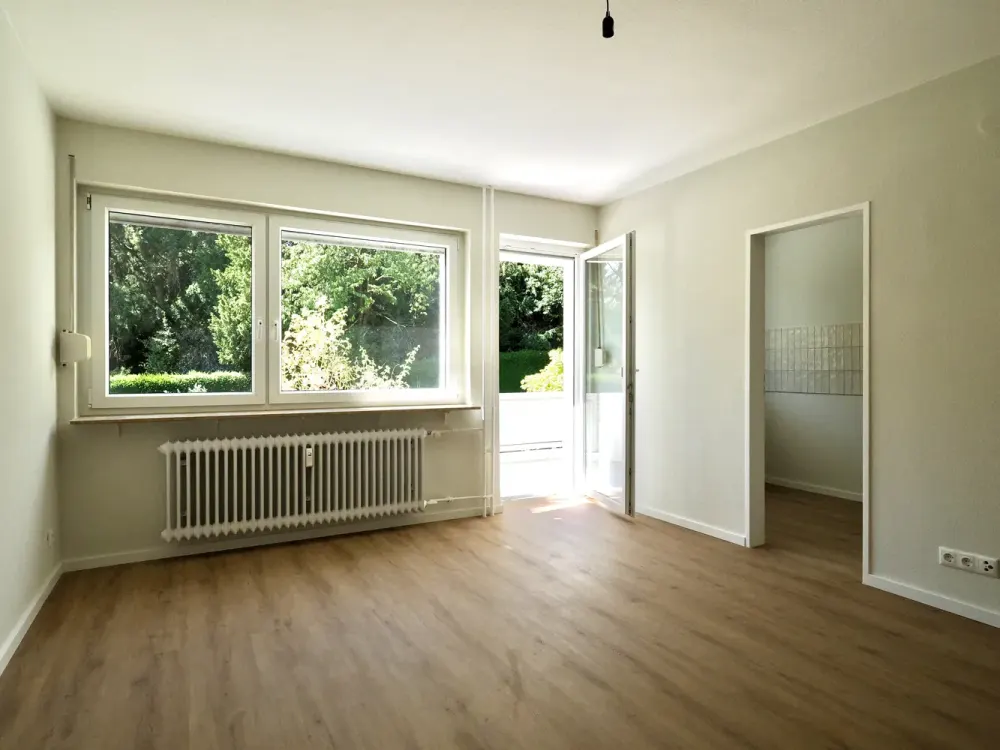 Frisch renovierte gemütliche und helle zwei Zimmerwohnung mit großem Balkon sucht passende Mieter