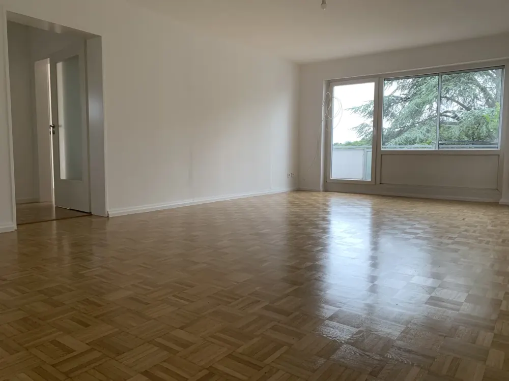 Schöne 3- Zimmerwohnung mit Dachterrasse