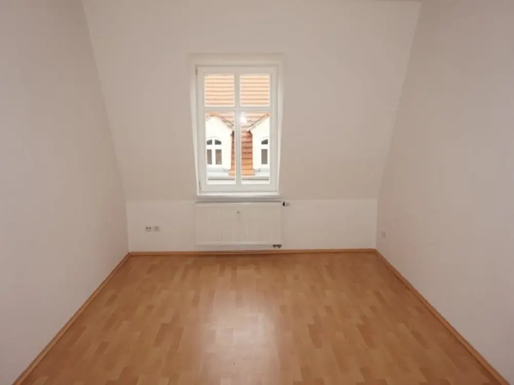 Hier werden Sie sich Wohlfühlen - Helle Dachgeschosswohnung in Pirna ab sofort zu vermieten