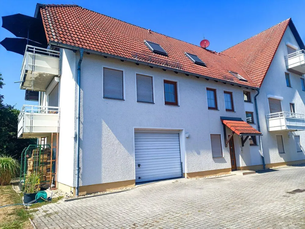 1-Raum-Dachgeschosswohnung *36 m²* *Balkon & PKW-Stellplatz* ideal für Studenten & Berufstätige