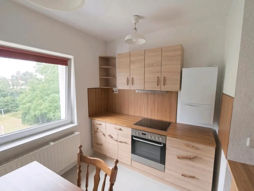 2-Raumwohnung in Holzhausen. Einbauküche. Ab Oktober 2026.