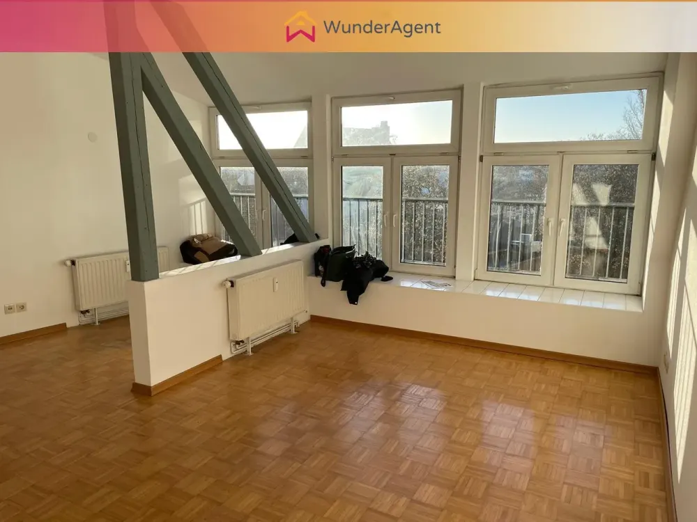Charmante, Lichtdurchflutete Dachgeschoss Wohnung mit Einbauküche