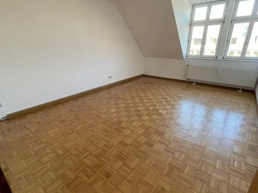 Charmante, Lichtdurchflutete Dachgeschoss Wohnung mit Einbauküche