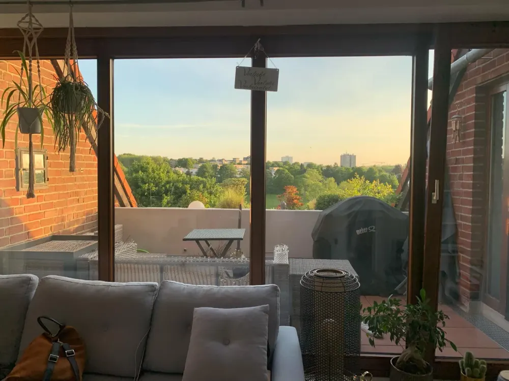 Wohnen mit Weitblick, Tolle 2-Zimmer-Wohnung mit sonniger Dachterrasse zur Südseite