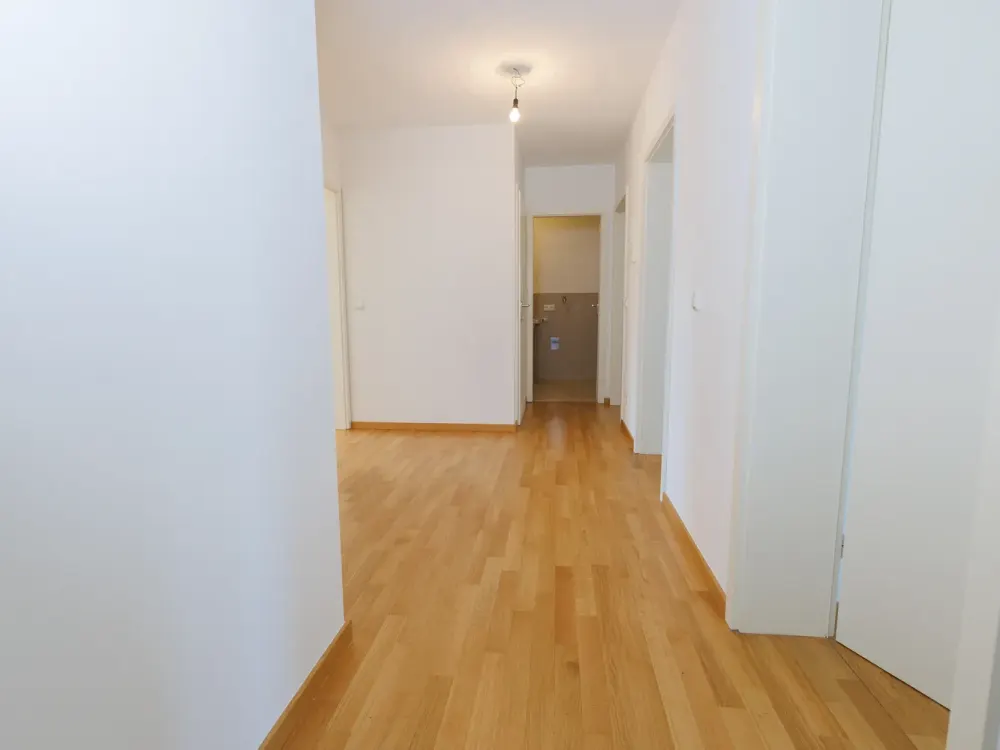 Lebendig wohnen in Bogenhausen: 3-Zimmer-Wohnung mit Balkon